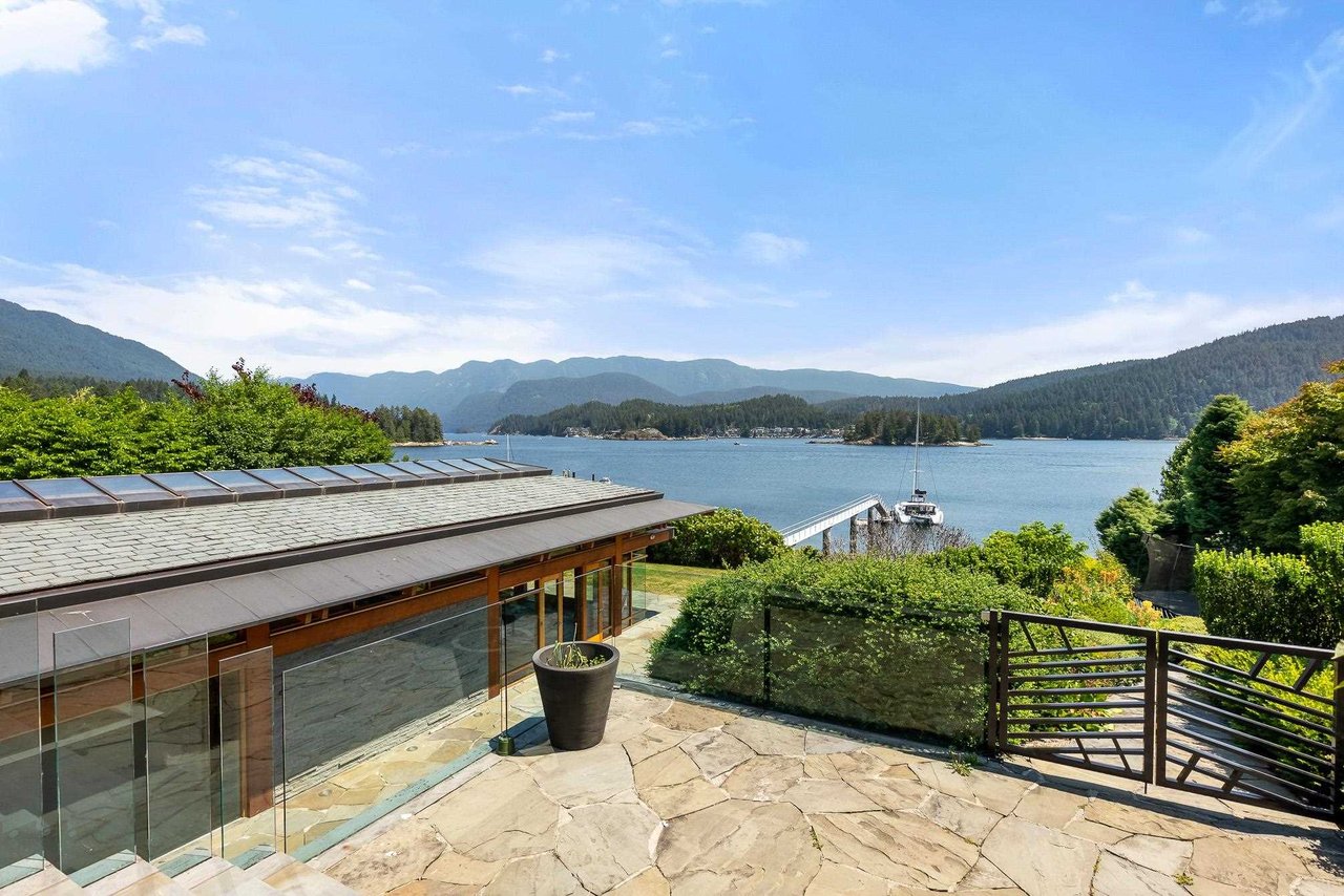 672 Beachview Dr