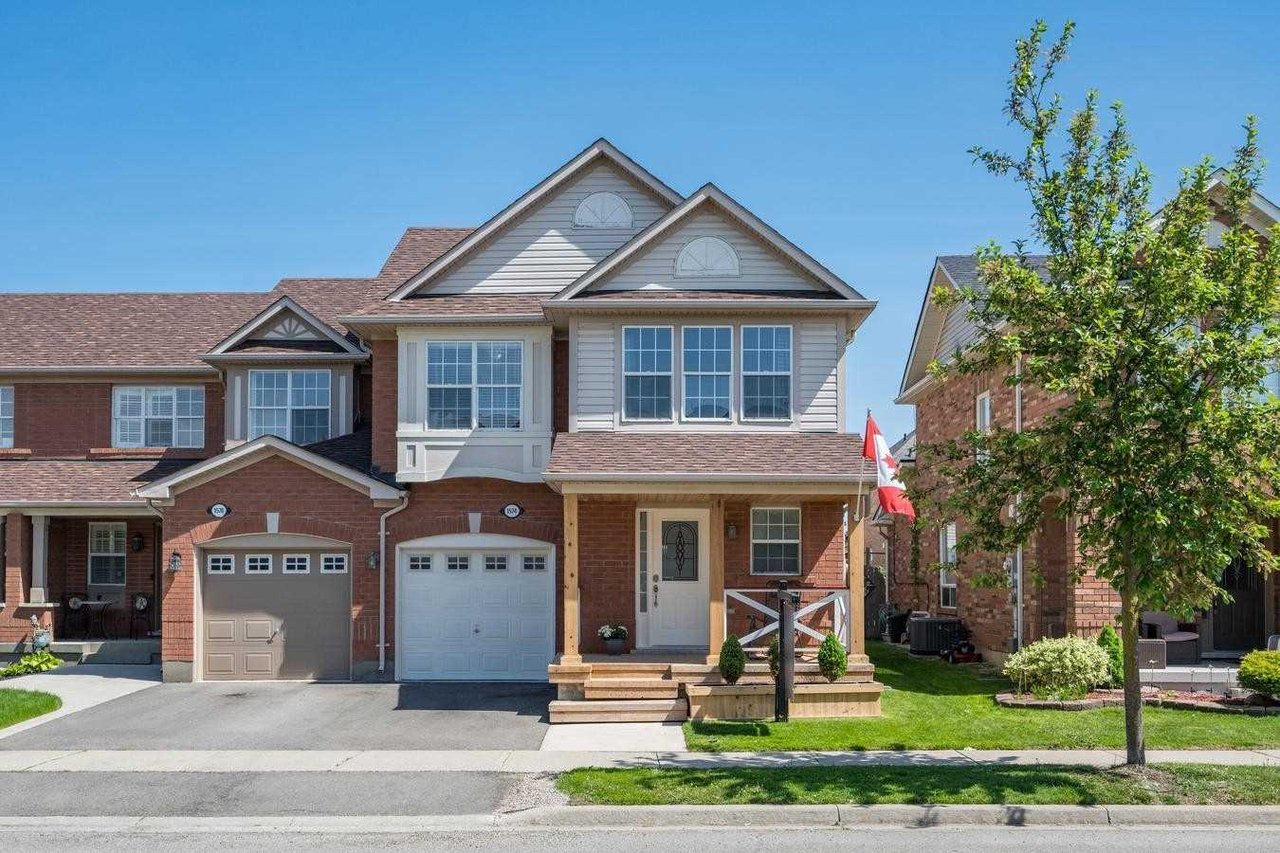 1574 Cartwright Cres