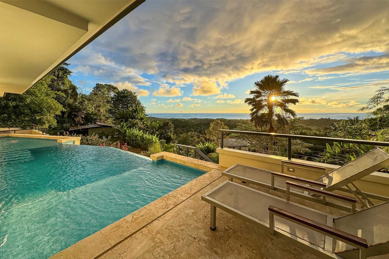 Hilltop Villa with Infinity Pool, Uvita, Puntarenas