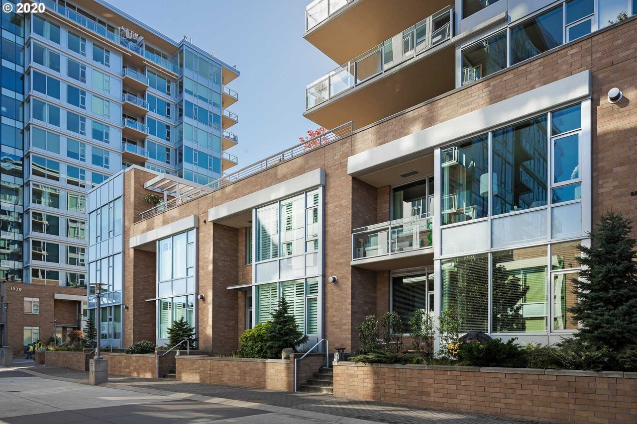 1930 S RIVER DR Unit W104