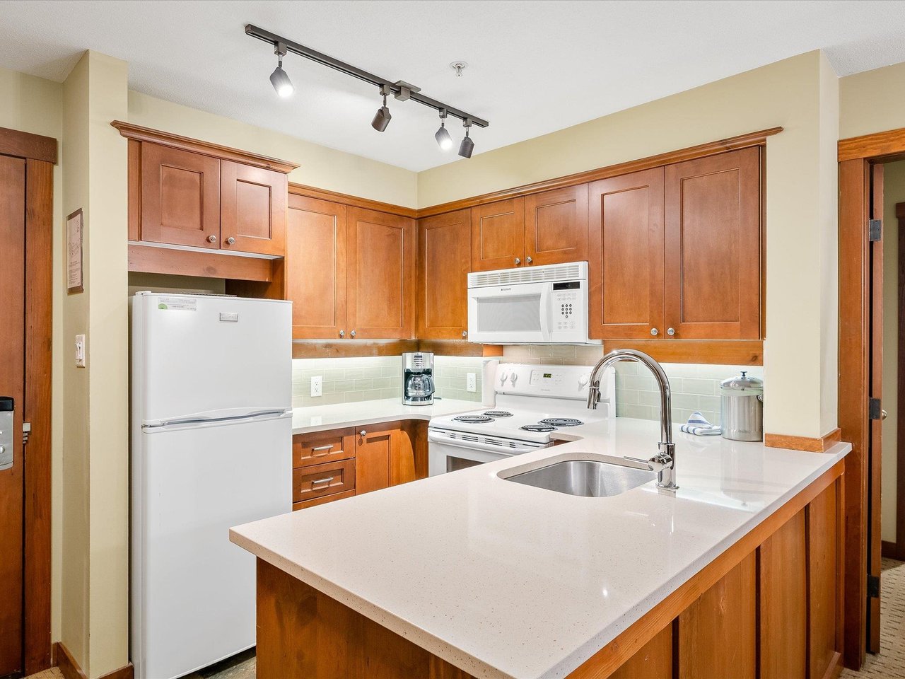 210 G3-4653 Blackcomb Wy