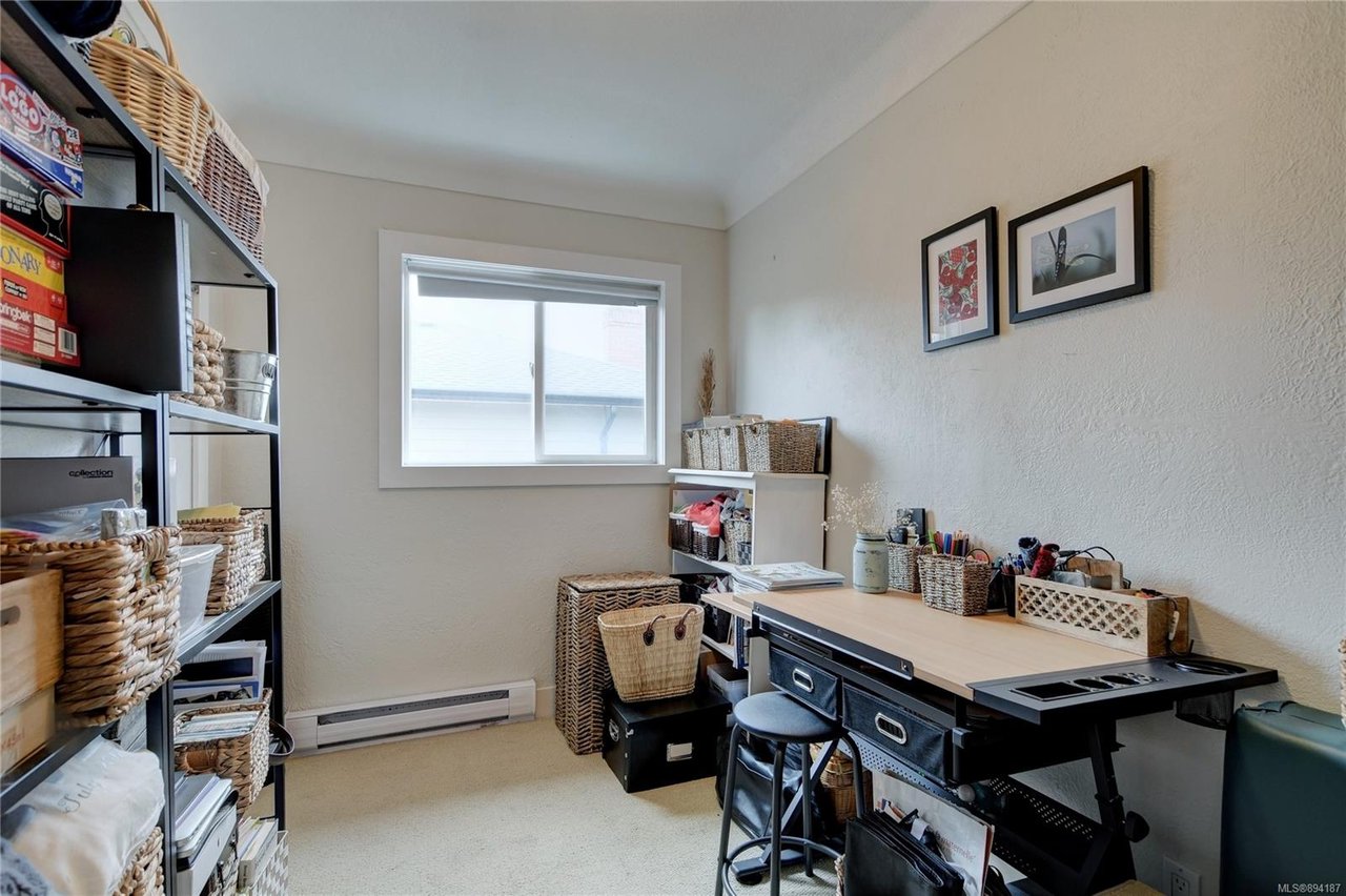 585 Baxter Ave