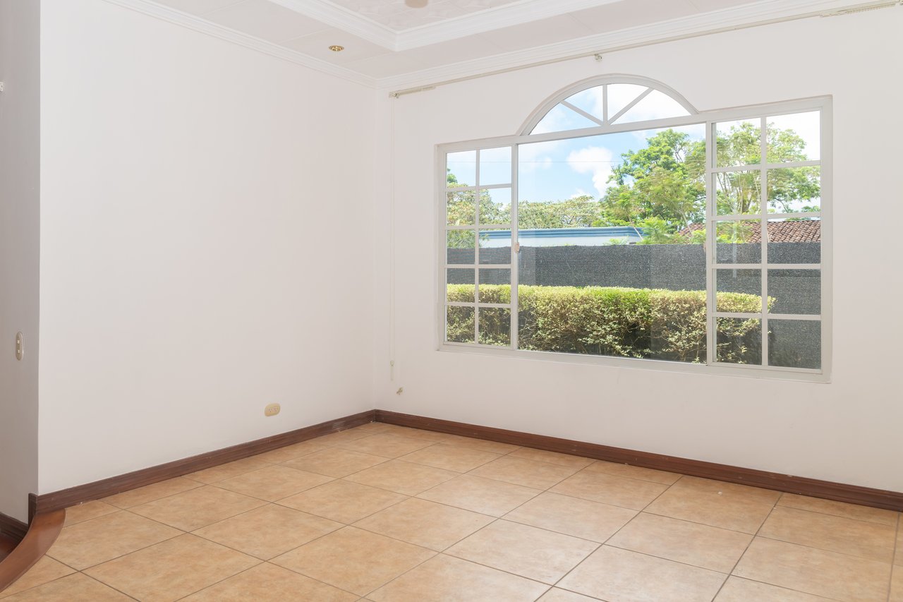 Colonial Gated Community Villa, Curridabat, San Jose