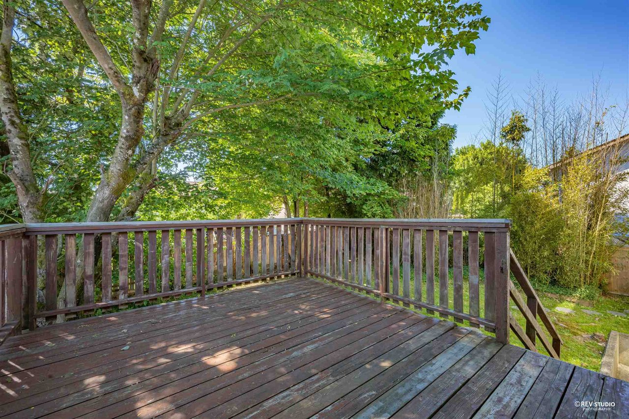 3162 Bute Cres