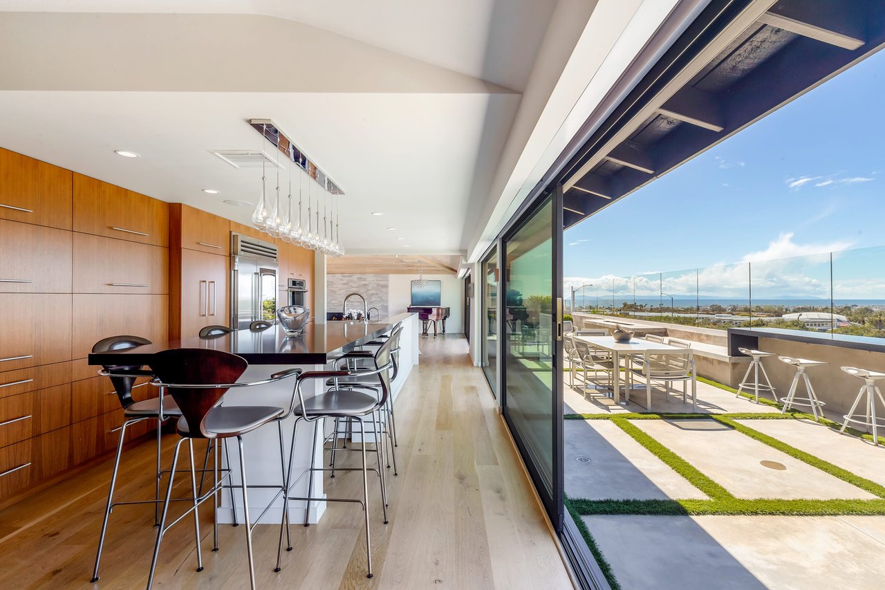 1227 Surfline Way