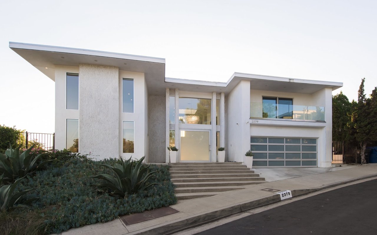 2379 Venus Dr