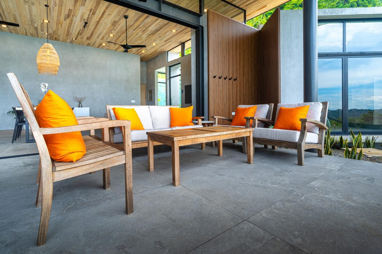 Solar Powered Ocean View Residence, Ojochal, Puntarenas