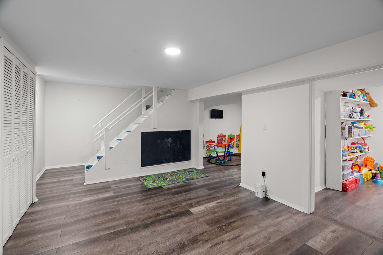 306 Alexandria Way