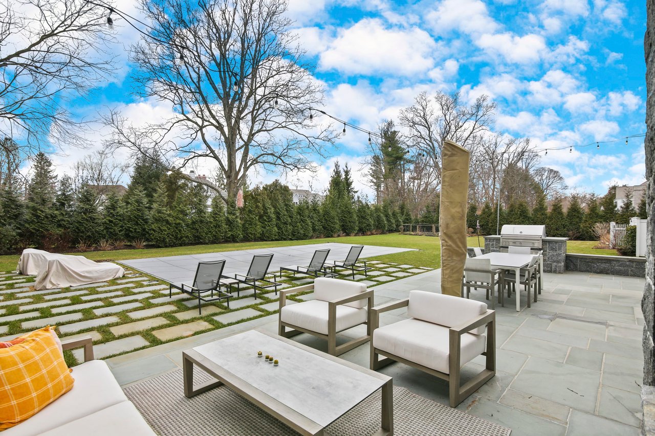 18 Mayflower Parkway