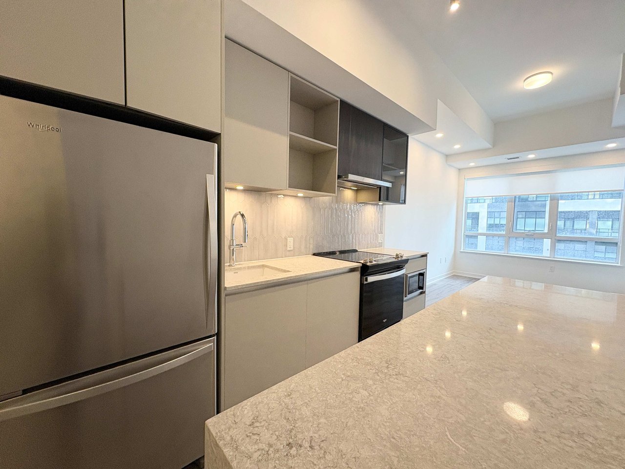 395 Dundas St W Unit: 223