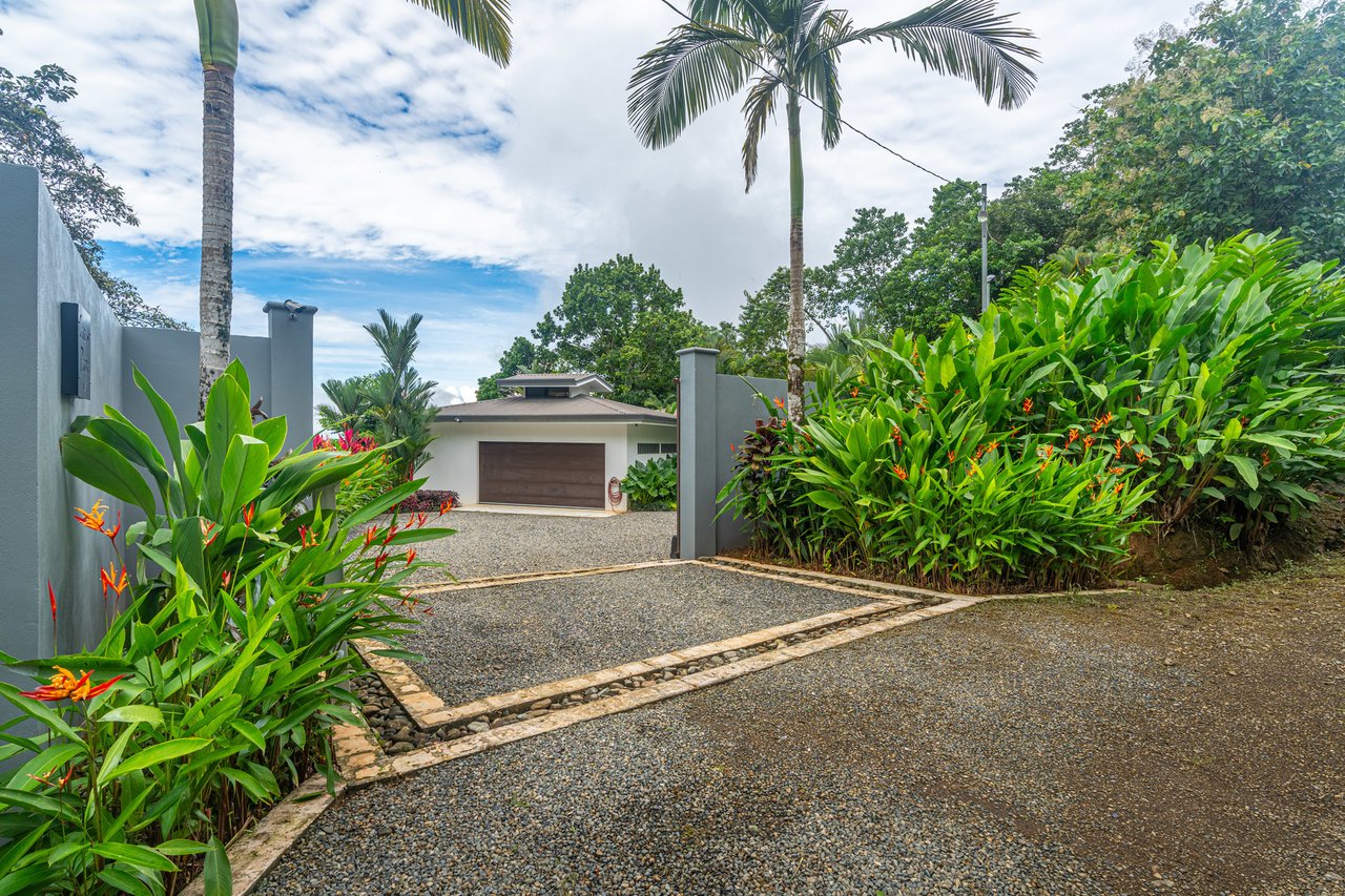 Modern Oceanview Infinity Pool Estate, Ojochal, Puntarenas