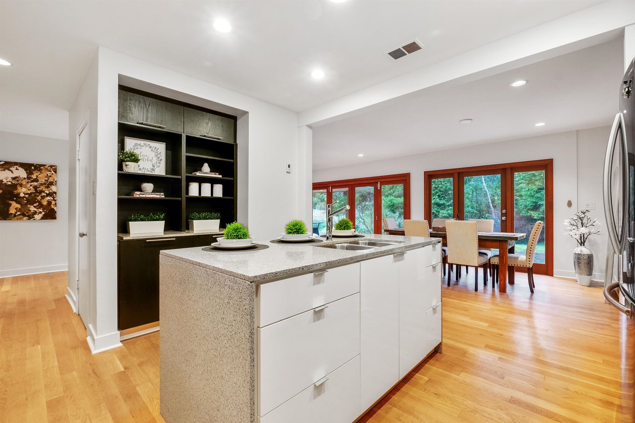 6060 Marine Dr