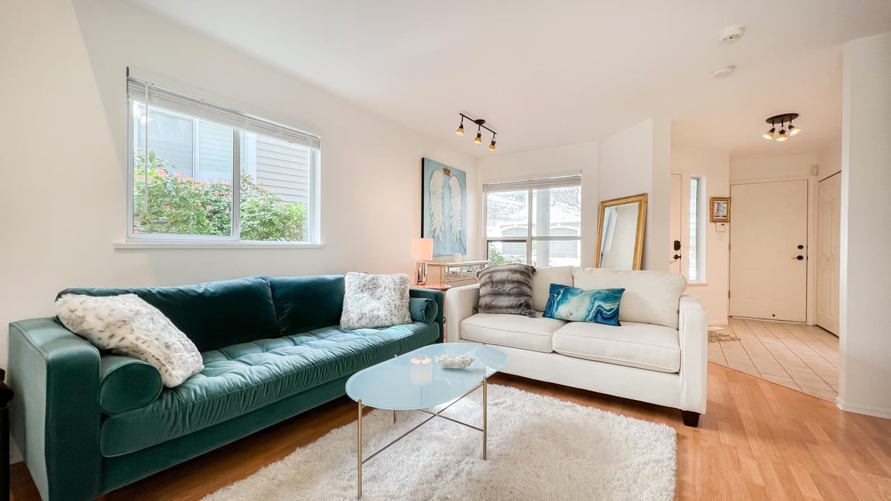 53-650 Roche Point Dr