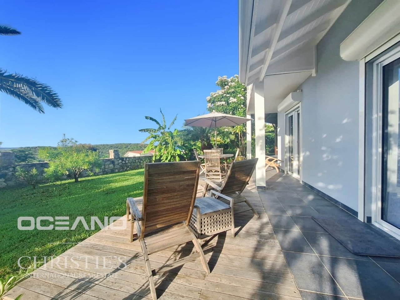 Beautiful 3-bedroom villa with sea view - Oyster Pond