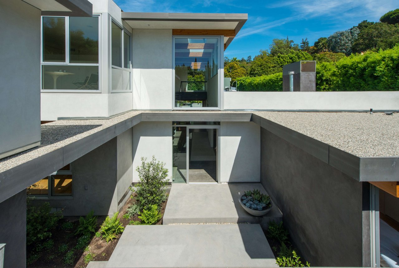 1710 Mandeville Canyon Rd