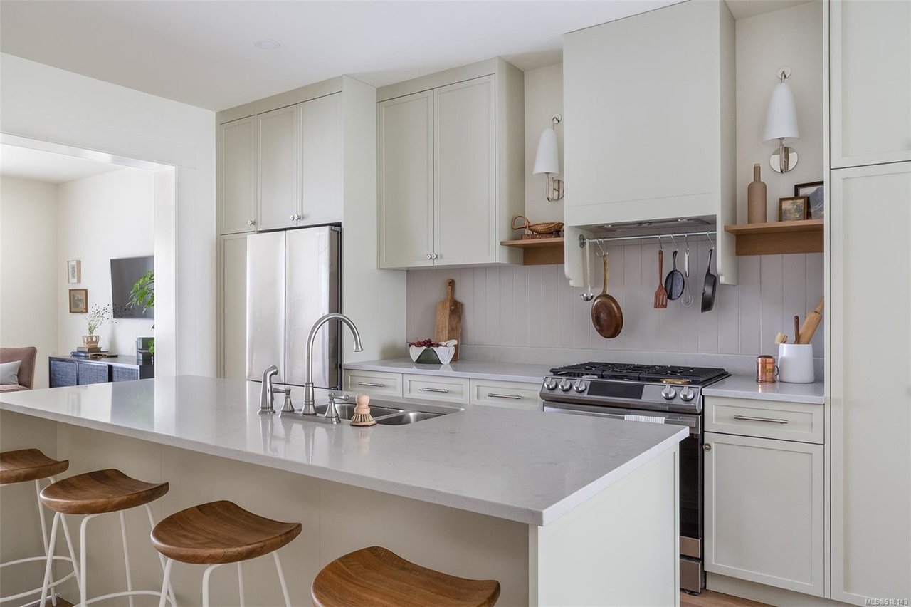 28-3080 Washington Ave, Victoria