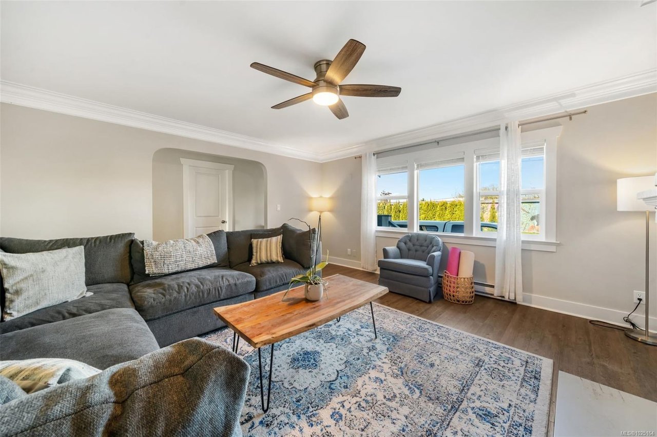 1123 Reynolds Rd, Saanich