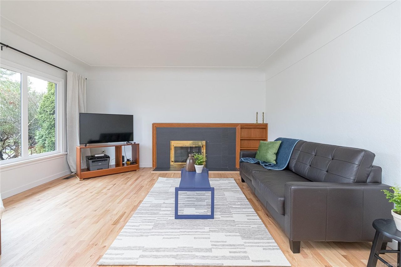 1867 Neil St, Saanich