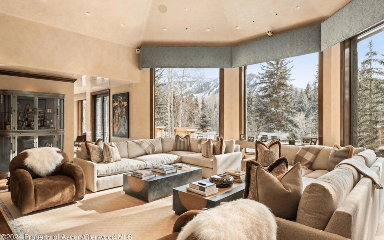 The Role of Virtual Tours in Selling Your Ultra-Luxury Property