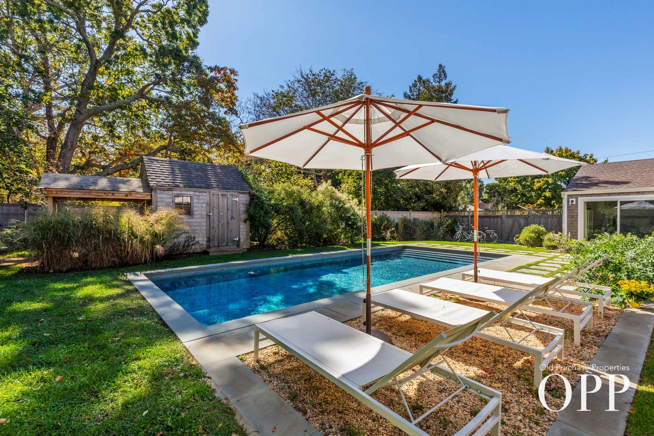  Stylish Cape Cod Retreat in Bellport Village