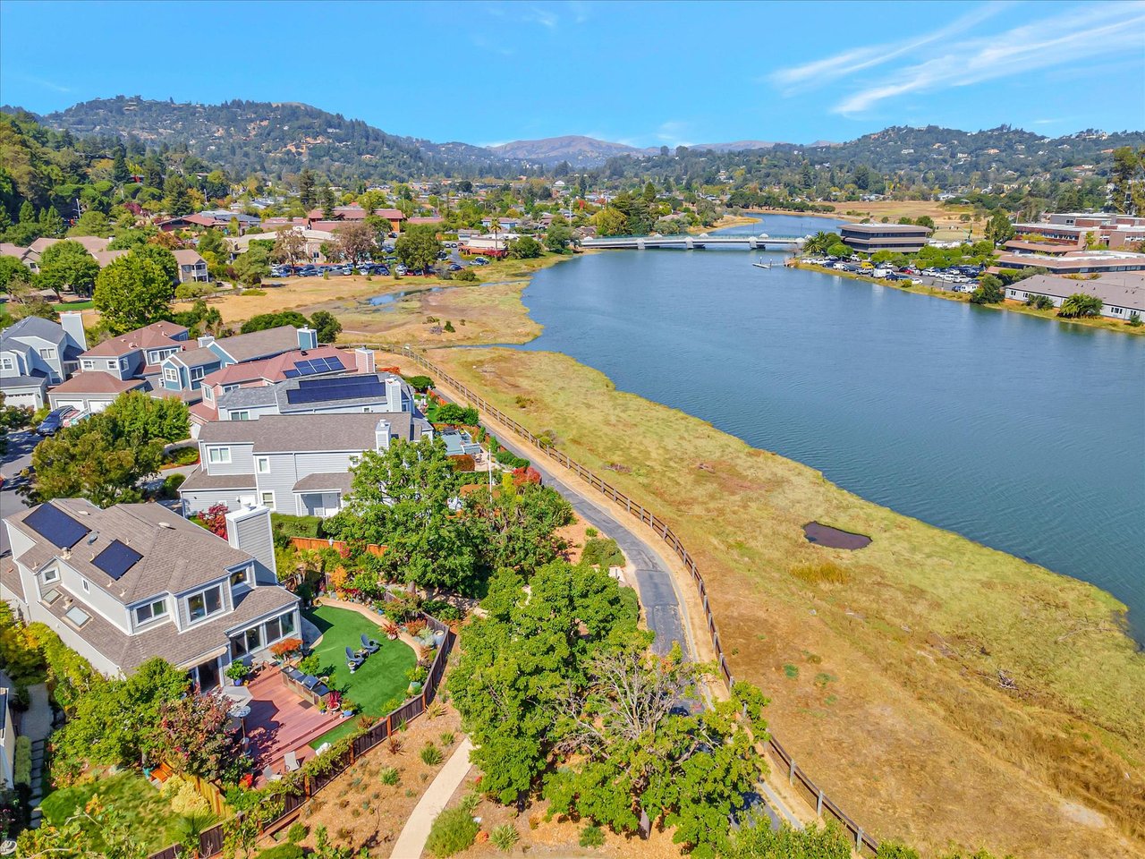 17 Crystal Creek Ct