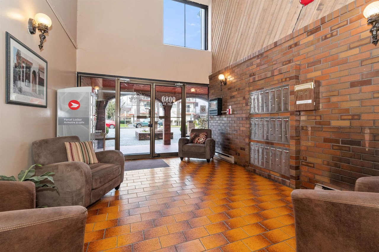307-9080 Mary St