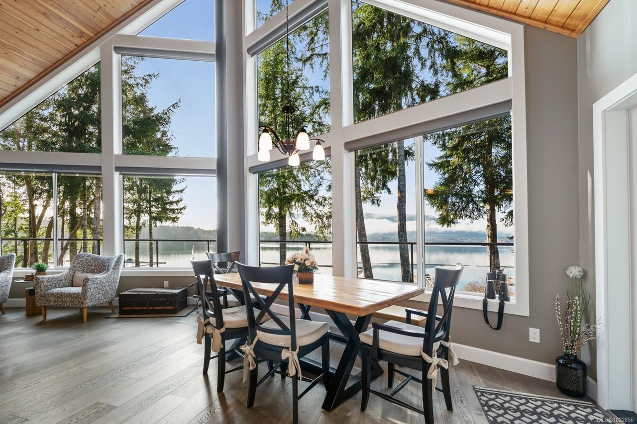 7364 Lakefront Dr, Lake Cowichan