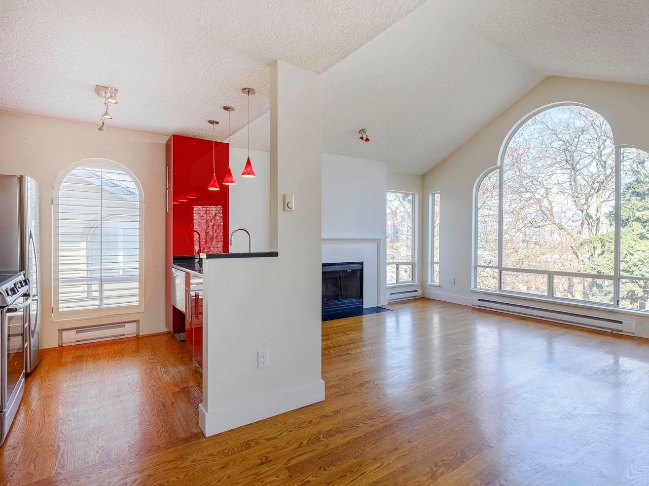 303-1100 W 7th Ave