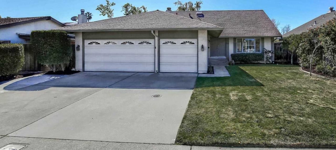 555 Compass CIR