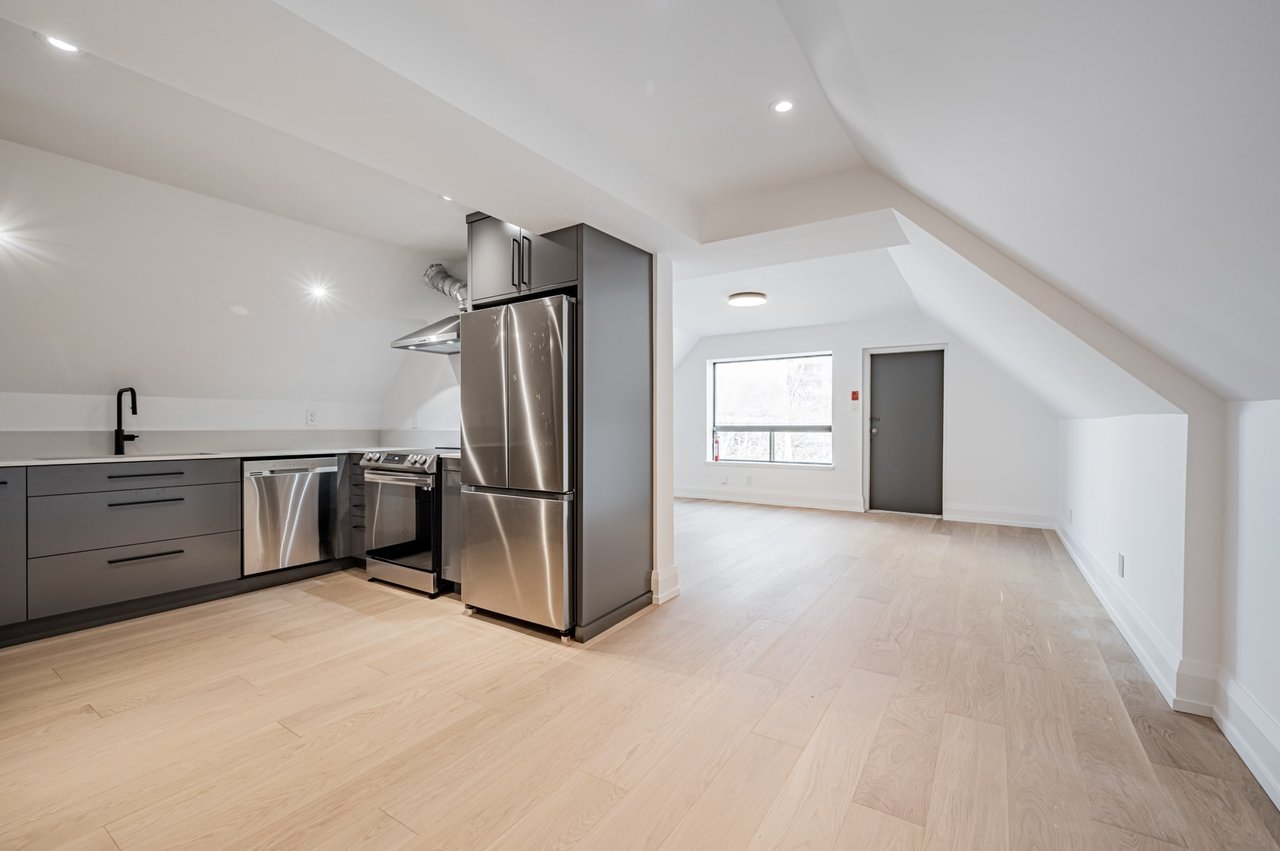 #3RD -607 HURON ST