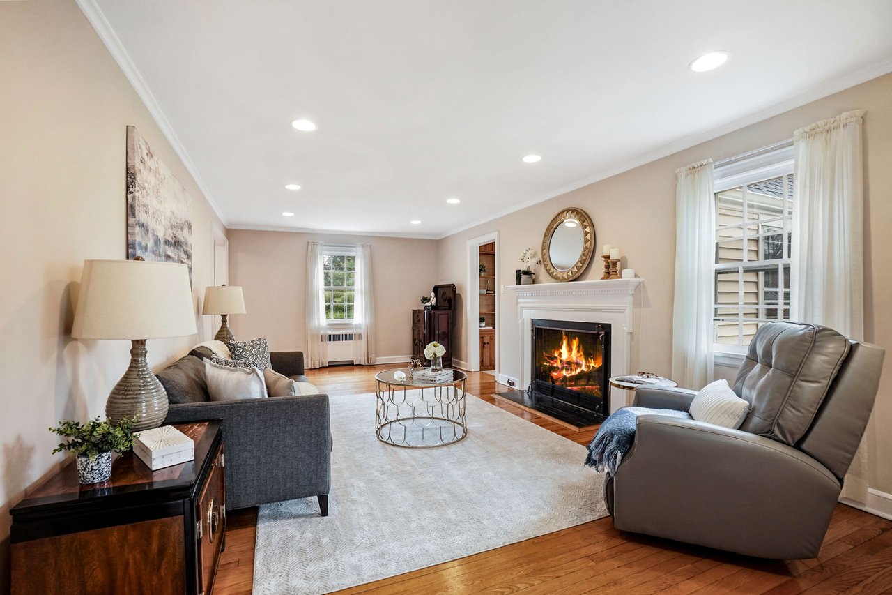 53 Colonial Way