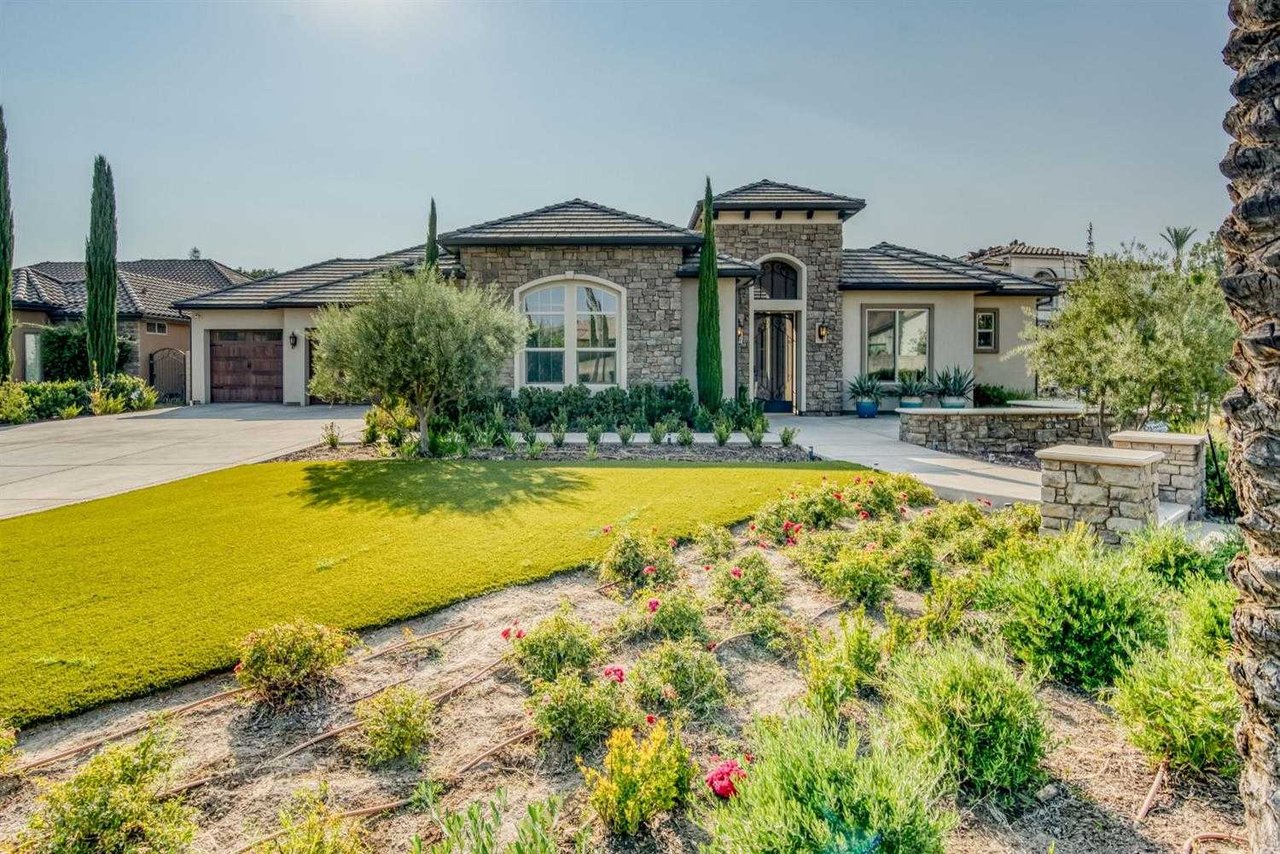 11389 N Balmoral Way