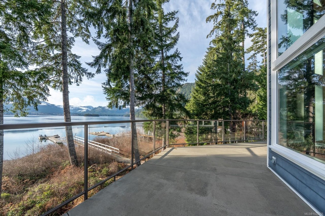 7364 Lakefront Dr, Lake Cowichan