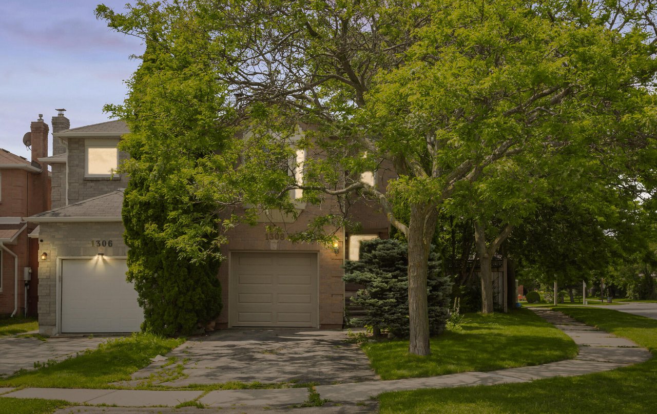 1308 Valerie Cres