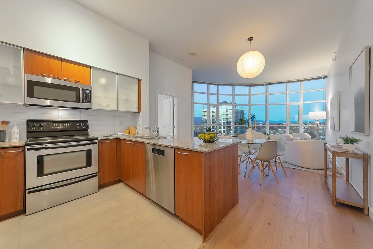1251-1483 E King Edward Ave