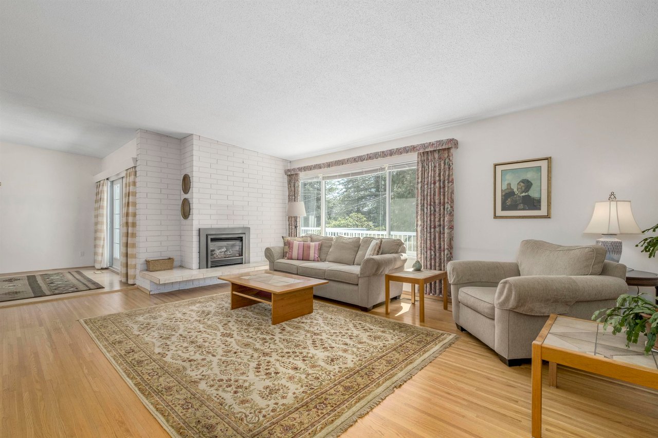 646 E Windsor Rd