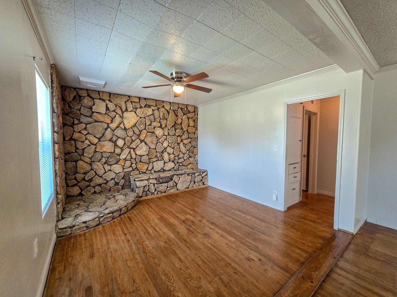 635 W Franklin St