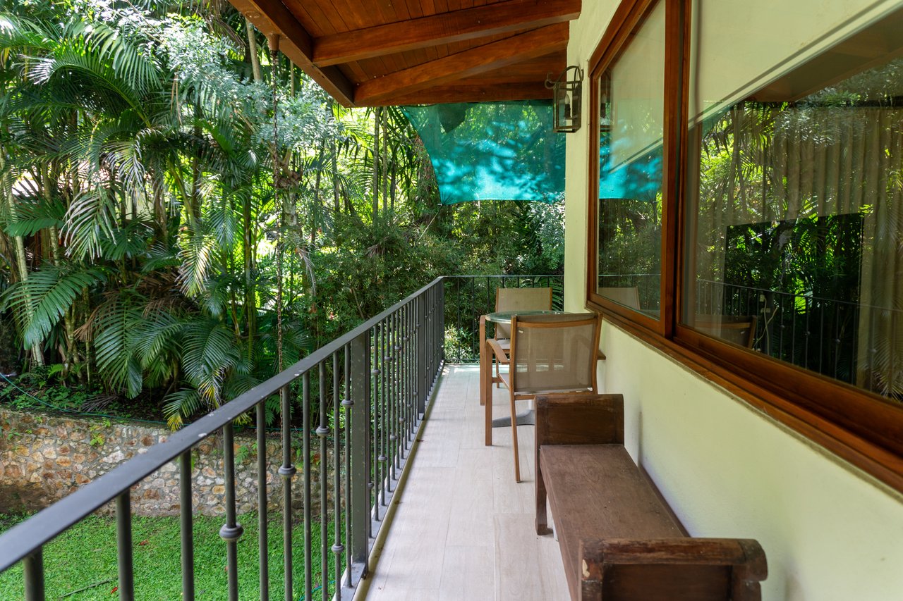 Mountain Estate With Guest Studio, Santa Ana, San Jose