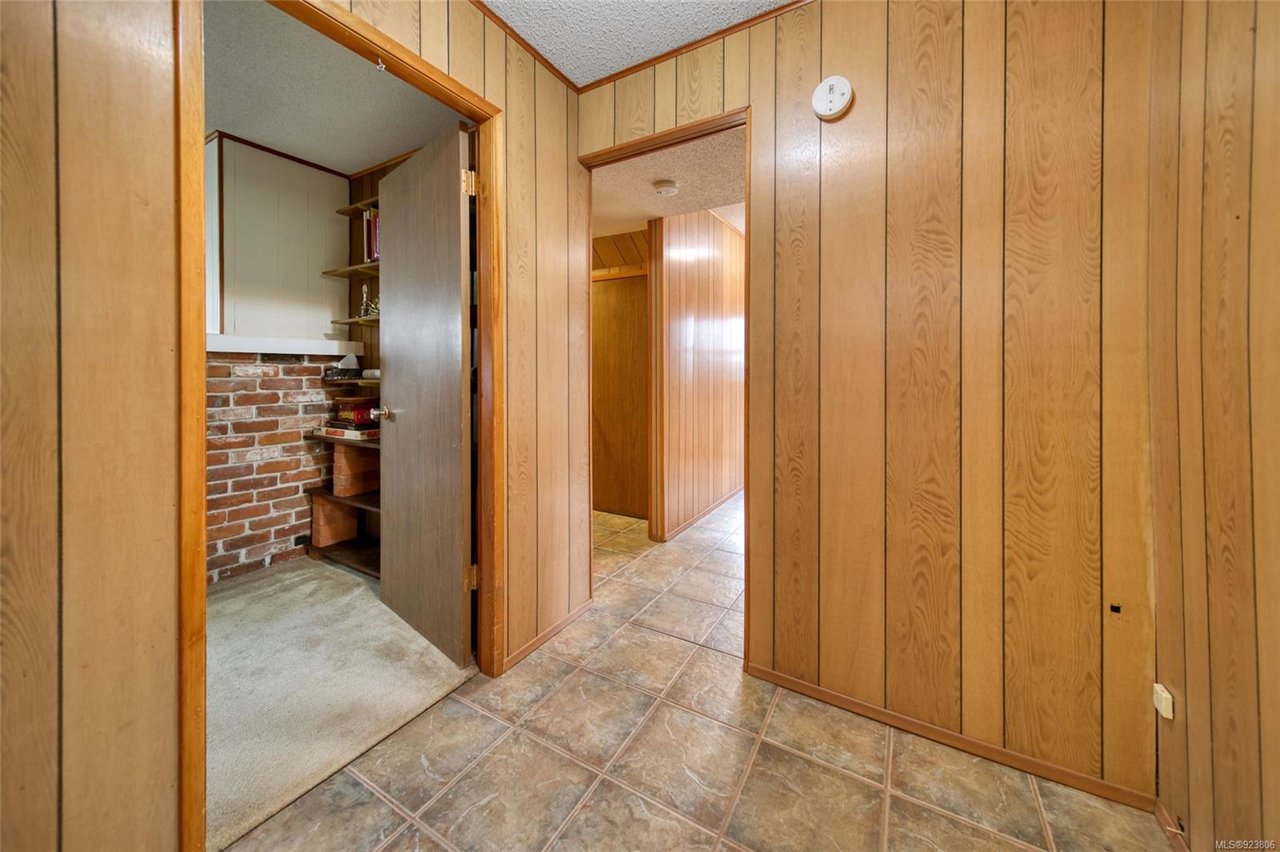 4086 Tracey St