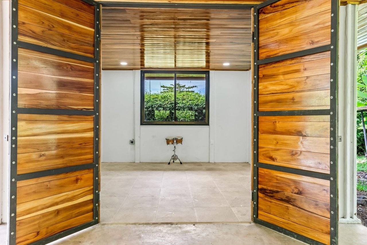 Bright & Peaceful 3-Bedroom Home With Separate Workshop/Office Space & Stunning Views Of The Lush Mountains In Easy-Access Location In Ojochal Costa Rica