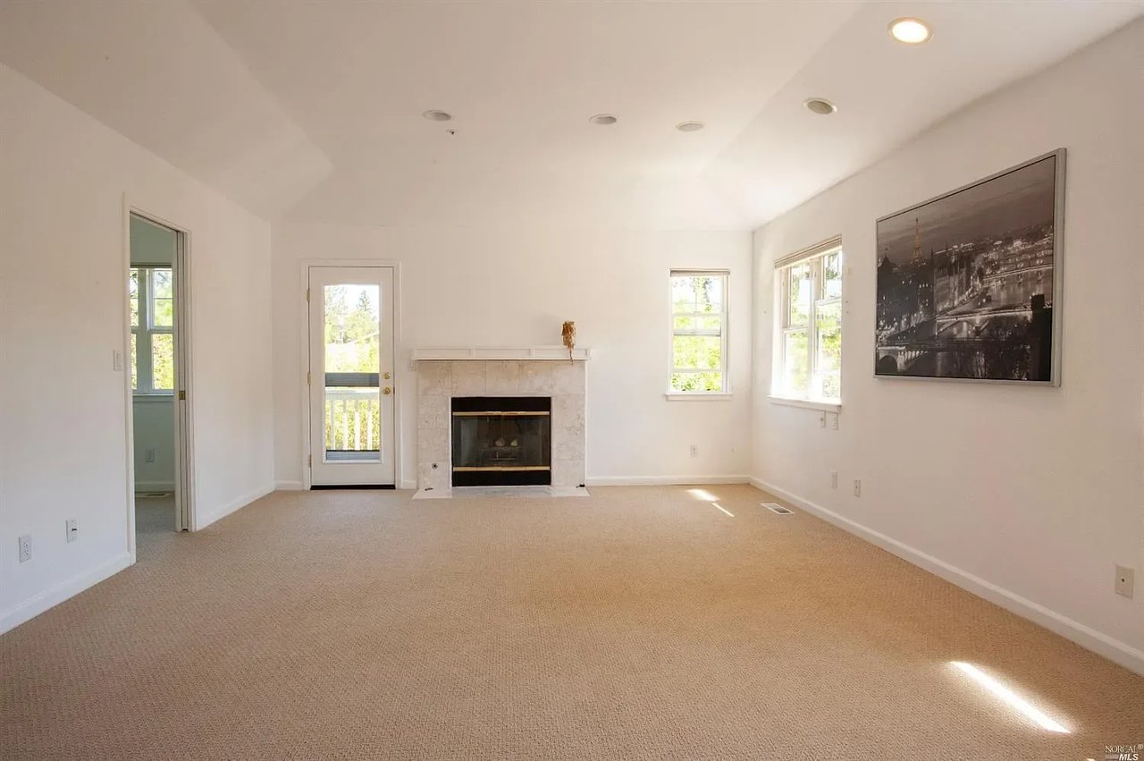 21 Baywood Ct