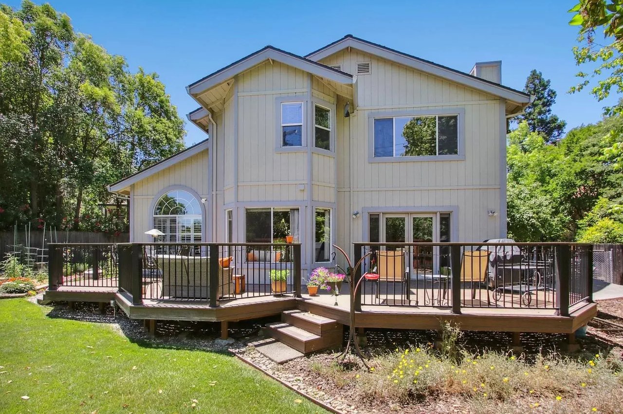 3861 Robie Lee Way