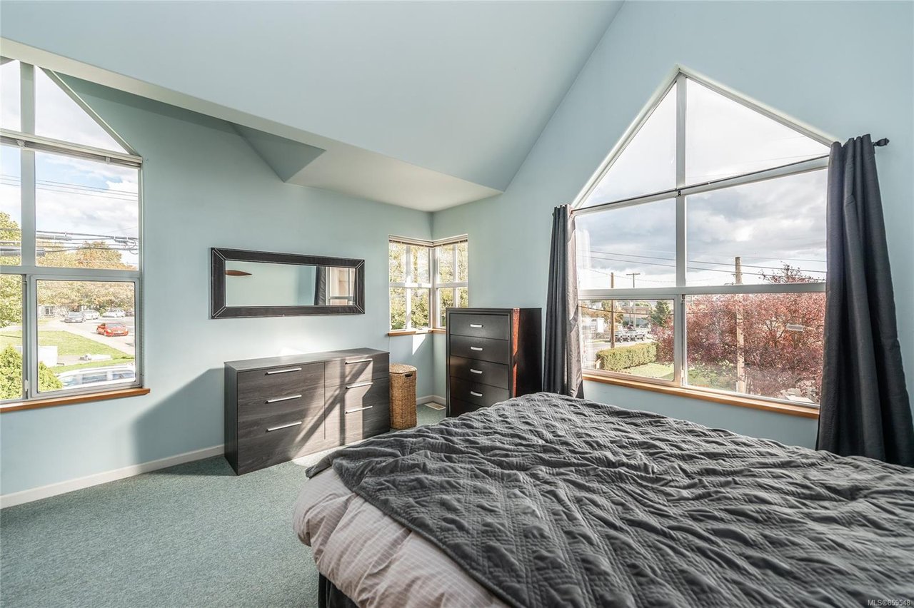 391 Burnside Rd
