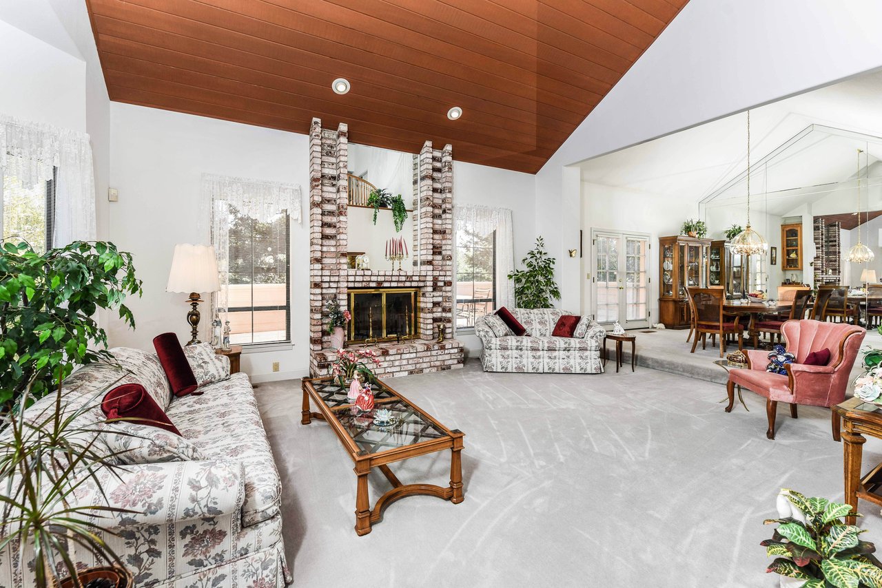 Fantastic Opportunity to buy in Alamo!
