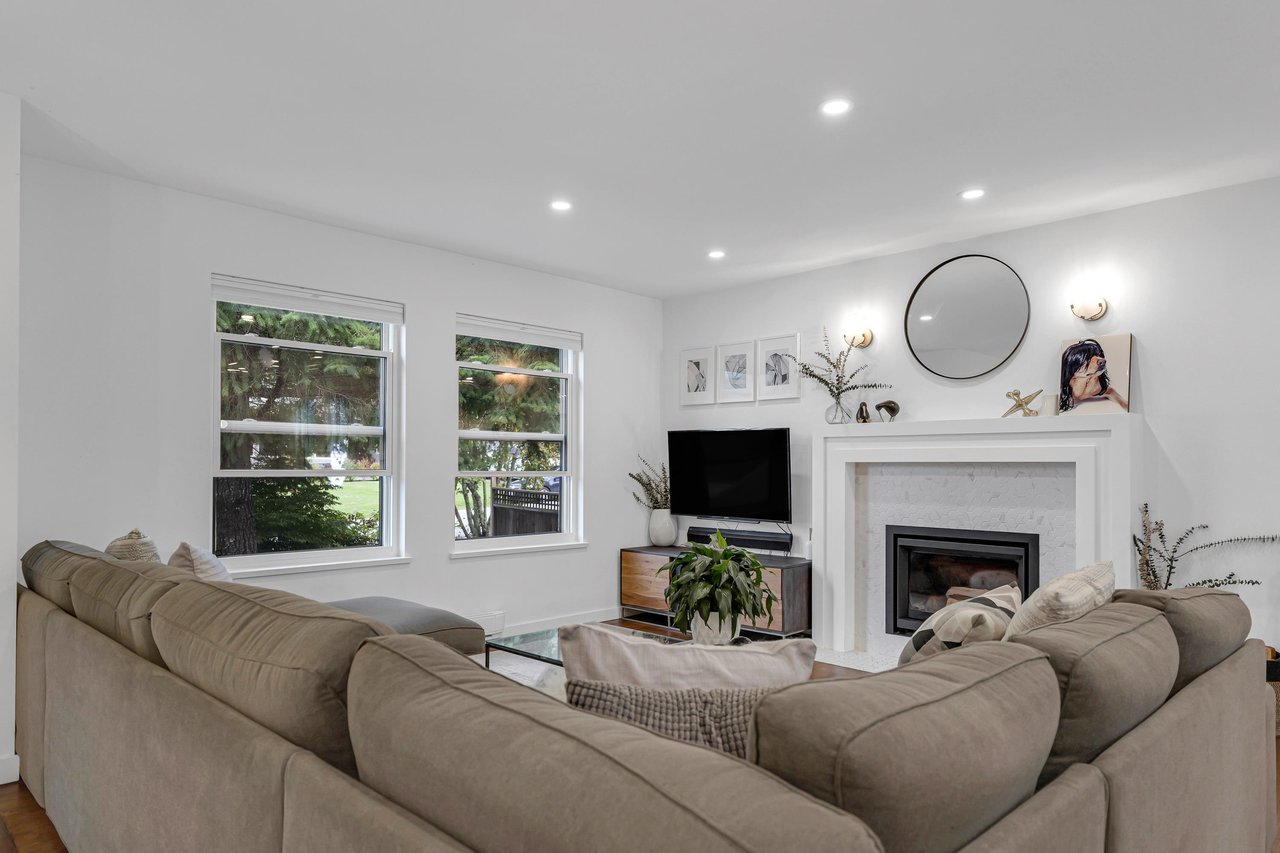 2554 Jura Cres