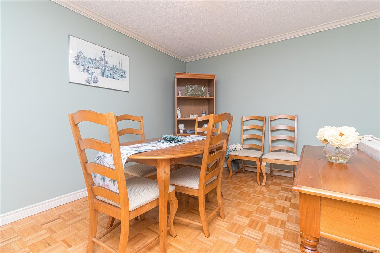 304-1665 Oak Bay Ave