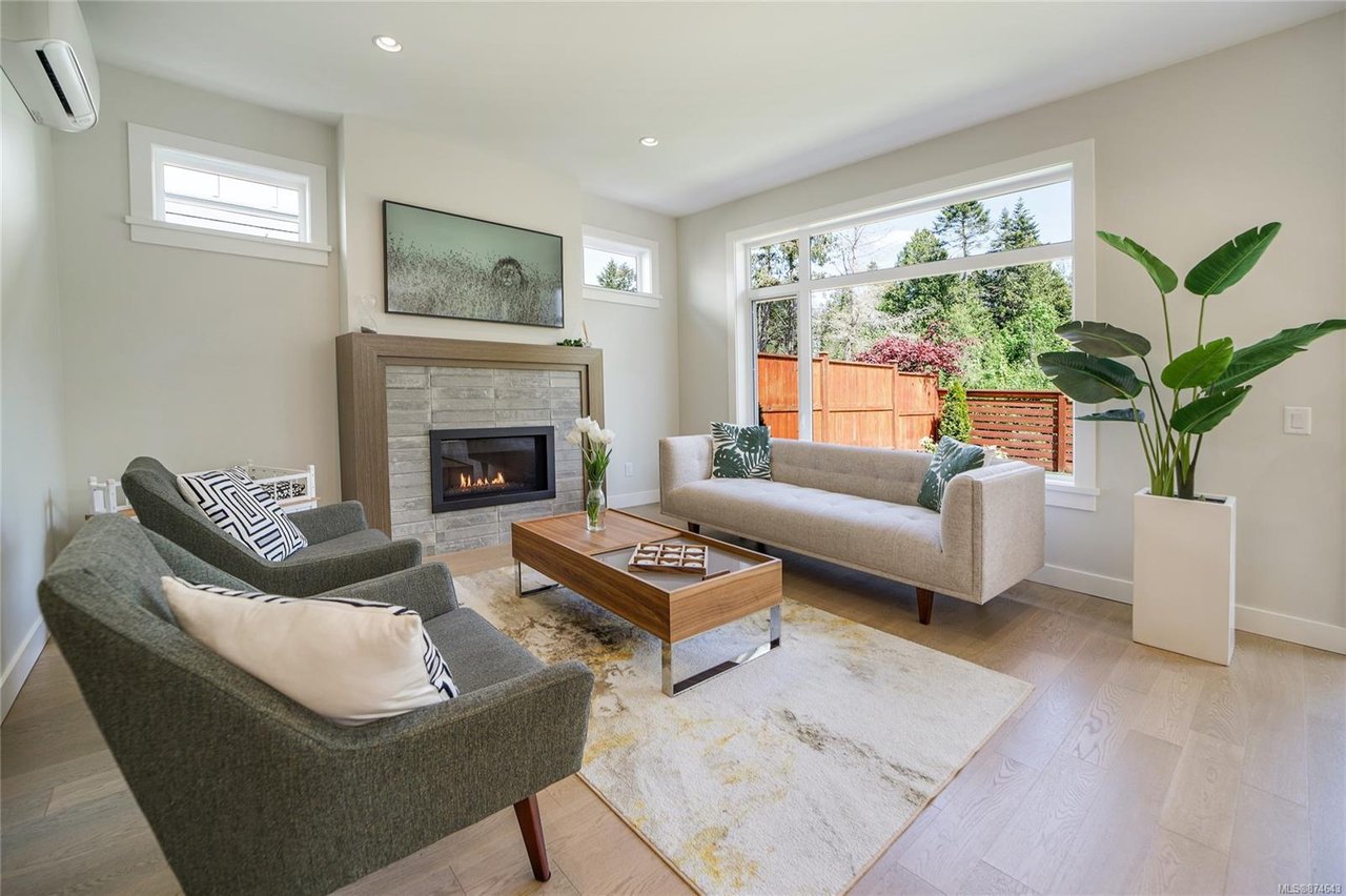 2187 Deerbrush Cres