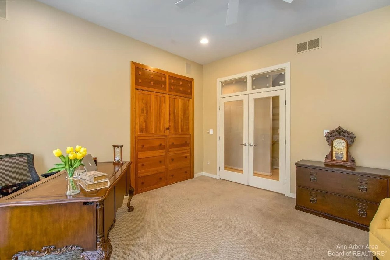 2566 Thornapple Drive, Ann Arbor, MI 48103