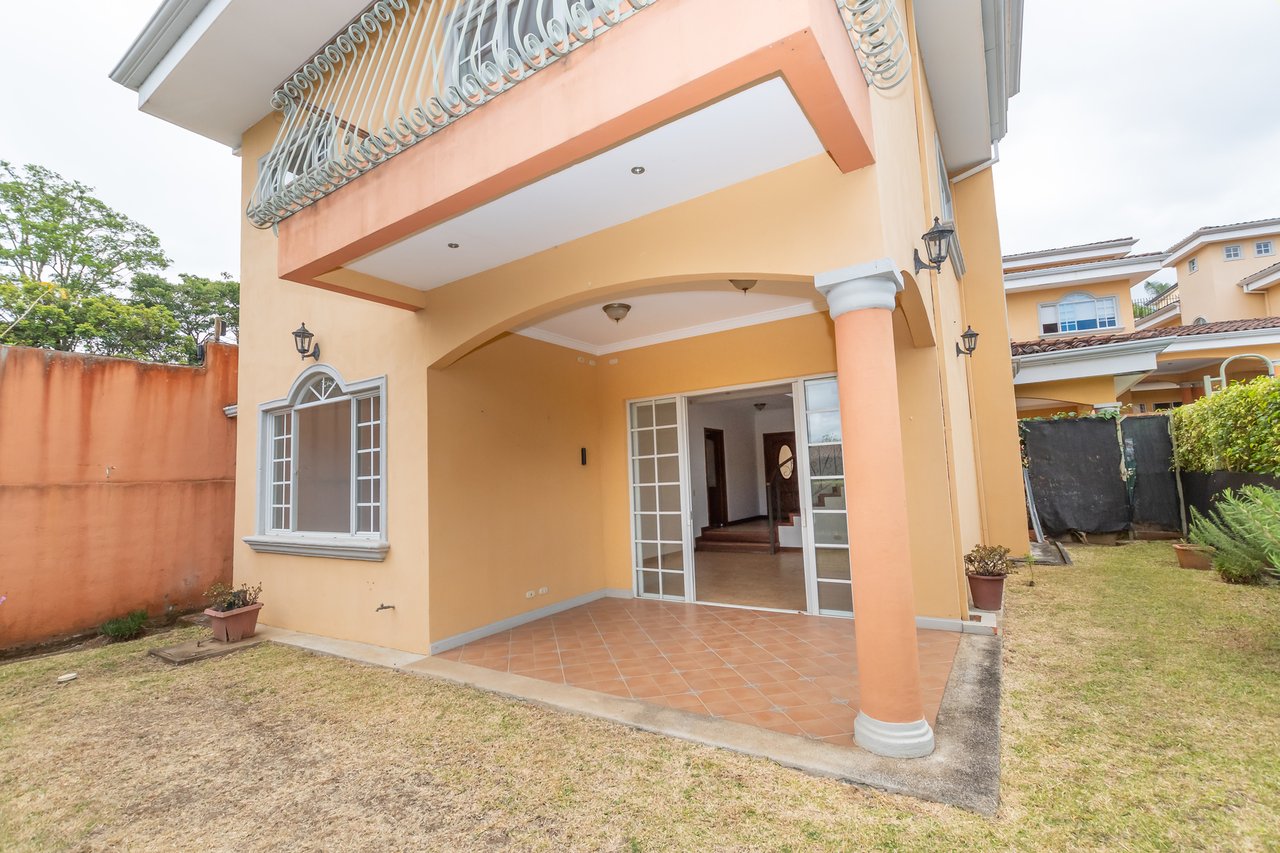 Colonial Gated Community Villa, Curridabat, San Jose