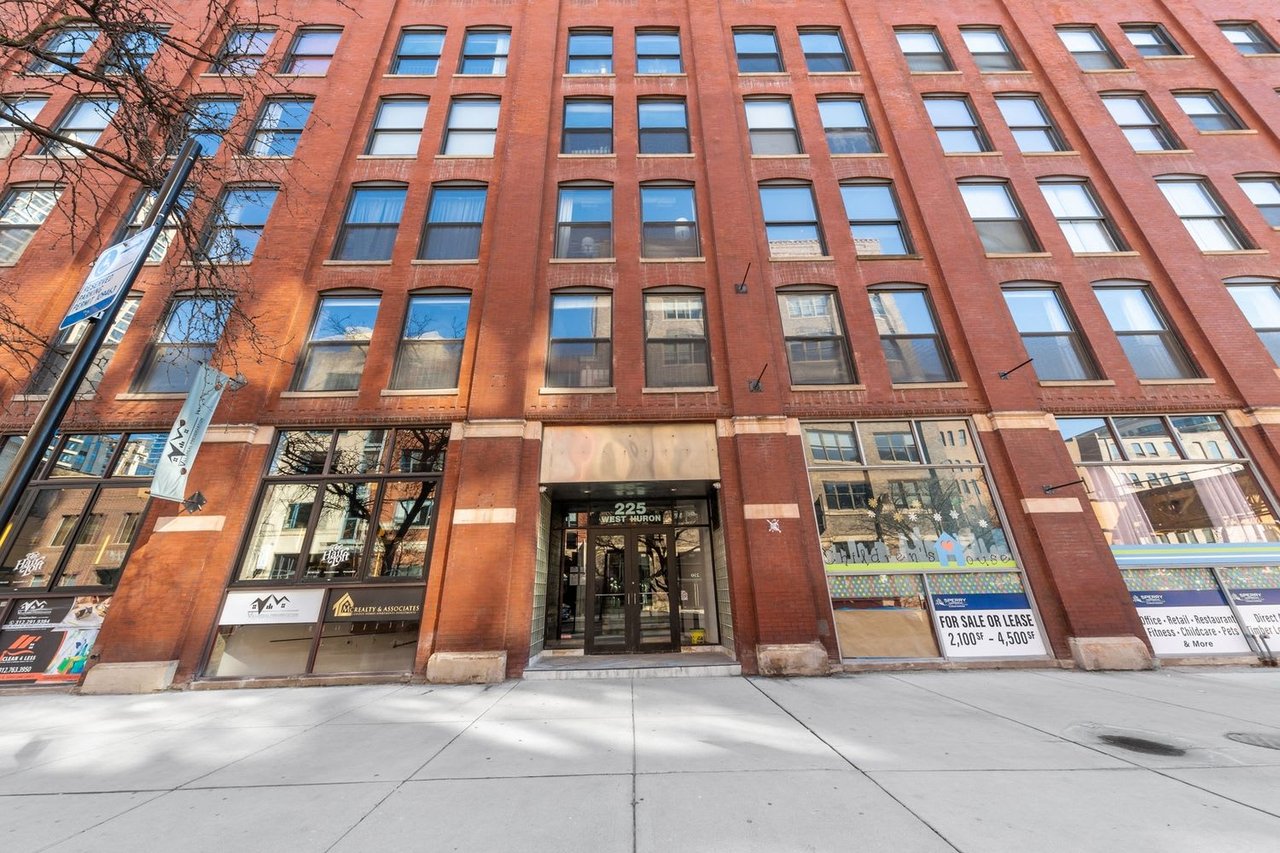 225 W Huron St #320